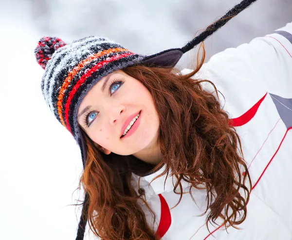 冬の若い女性 — ストック写真