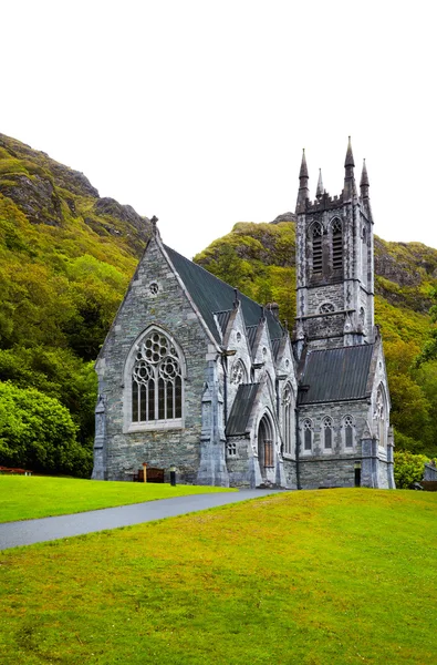 Chiesa gotica all'Abbazia di Kylemore — Foto Stock