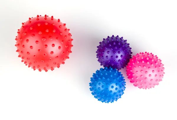 Bolas de brinquedo multi colorido com pinos — Fotografia de Stock