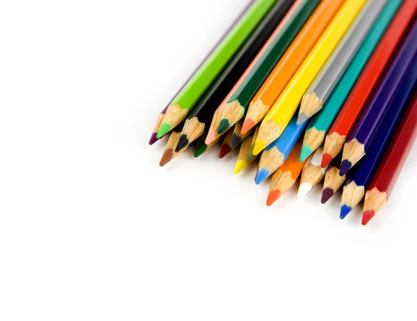 Více barevné tužky v rohu na bílém pozadí — Stock fotografie