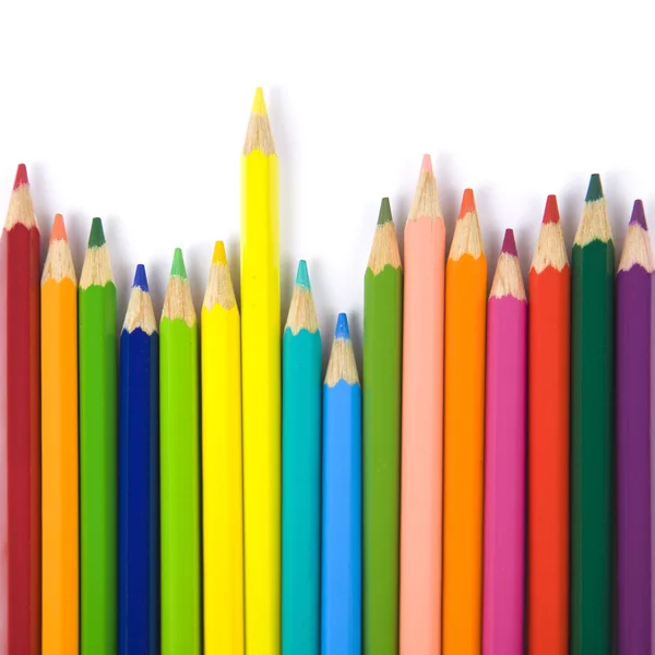 Kleur potloden samenstelling op witte achtergrond — Stockfoto