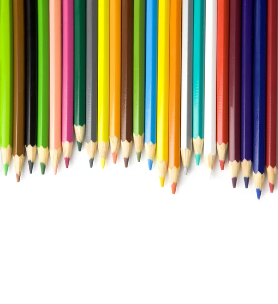 Lápis corantes isolados sobre fundo branco — Fotografia de Stock