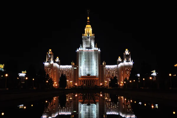 Lomonosov Moscow State University à noite — Fotografia de Stock