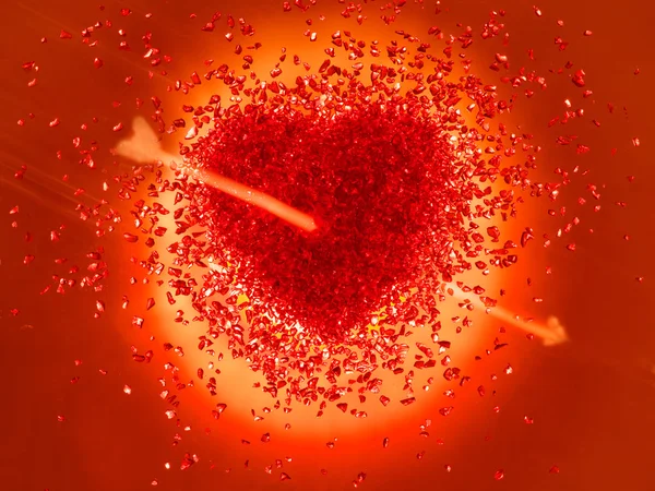 Corazón rojo caliente perforado con una flecha — Foto de Stock