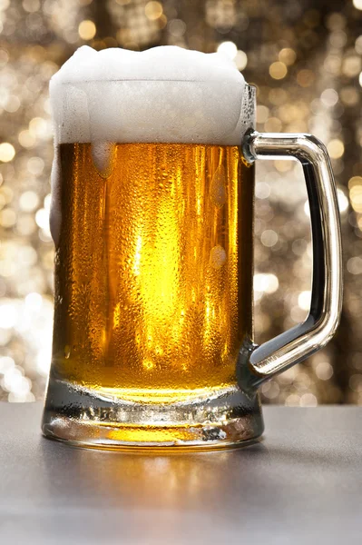 stock image Beer mug in front of a glittering background