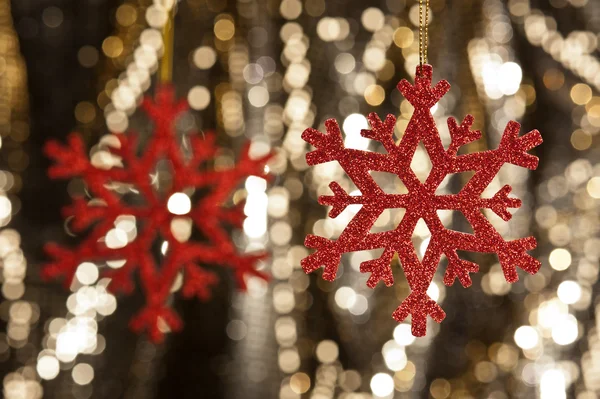Red snow flake on a gold glitter background — Stock Photo, Image