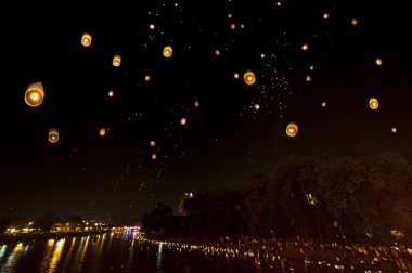 Loy krathong festivali