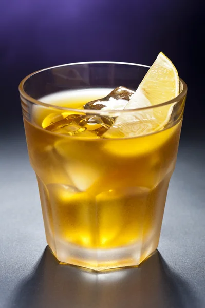 Roestige spijker cocktail — Stockfoto