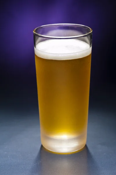 stock image Bier glasses in front of a colorful background