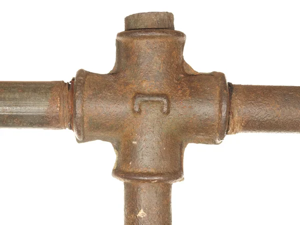 Фрагмент старого водопроводу, що складається з труб і фітингів — стокове фото