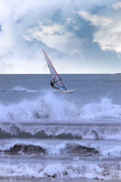 Windsurfer windsurfing in a storm — Stock Photo, Image