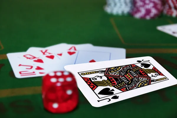Würfel mit dem Blackjack im Spiel — Stockfoto