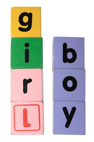 在玩具中的男孩女孩玩印刷体字母与剪切路径 — 图库照片