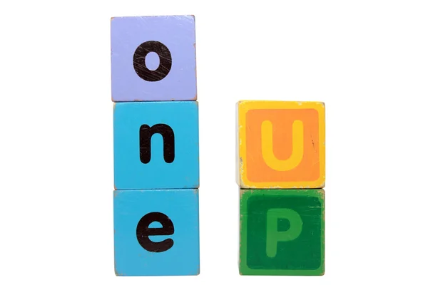 Eins oben in Spielzeug spielen Blockbuchstaben mit Clipping-Pfad — Stockfoto