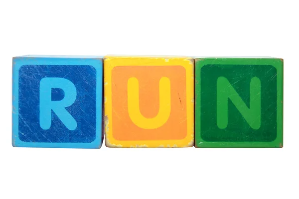 Run in Spielzeugbuchstaben — Stockfoto