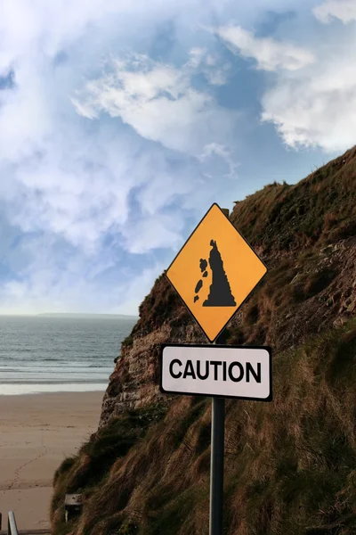 Značka varování drtivě Beach — Stock fotografie