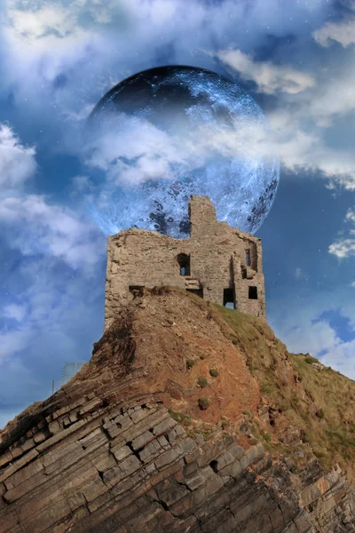 Ruine du château avec pleine lune — Photo