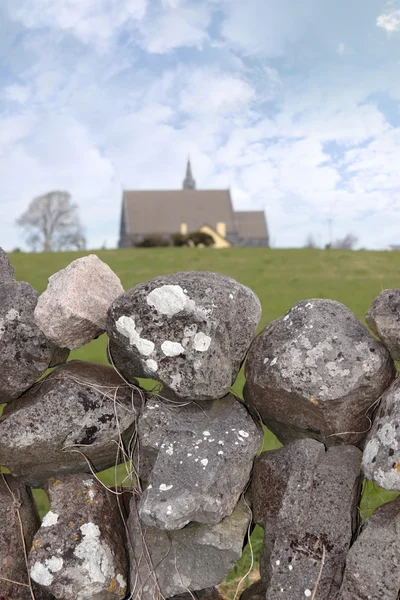 Ballyvaughan stone wall and church — Stock Photo, Image