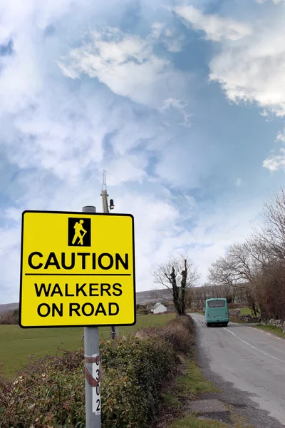 小心学步车上道路标志 — 图库照片
