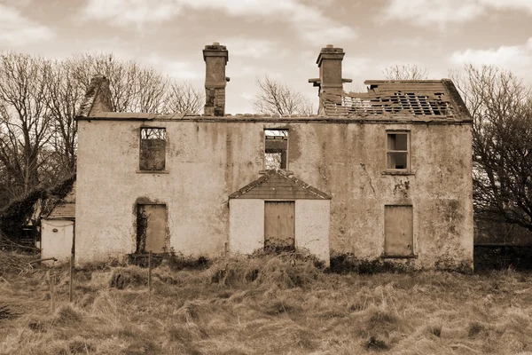 Ruina stary opuszczony dom — Zdjęcie stockowe