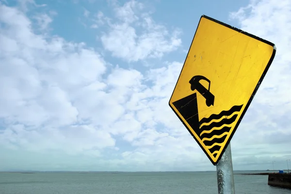 Segnale di avvertimento bordo acque — Foto Stock