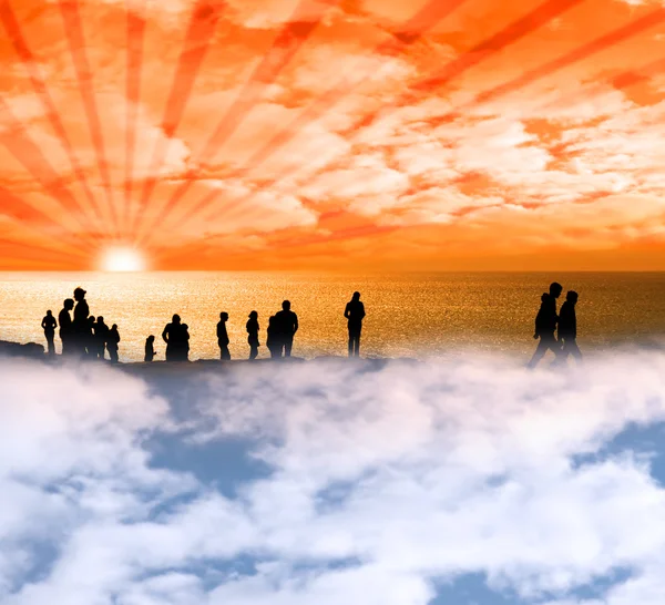 Silhouette del bordo della scogliera sopra le nuvole — Foto Stock