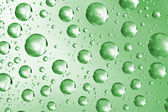 kapky vody na povrchu zelené sklo