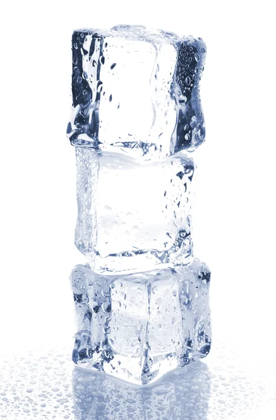 Três cubos de gelo com gotas de água — Fotografia de Stock