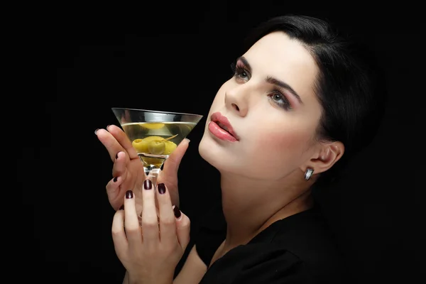 Mooi meisje met glas van martini — Stockfoto