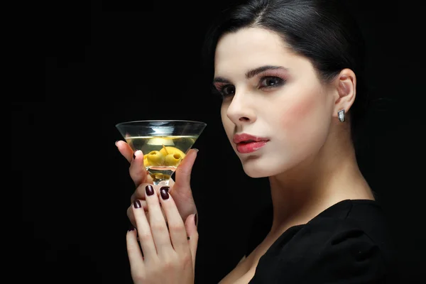 Mooi meisje met glas van martini — Stockfoto