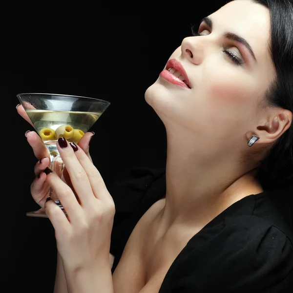 Menina bonita com vidro de martini — Fotografia de Stock
