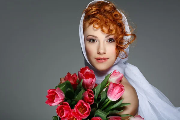 Portrait beautiful redheaded girl in retro style — Stock Photo, Image