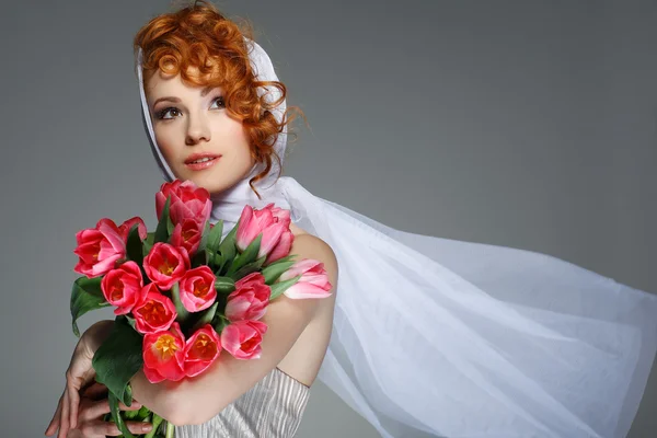 Portré retro stílusú a gyönyörű vörös hajú lány — Stock Fotó