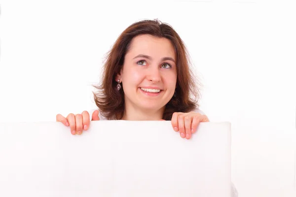 Усміхнена молода дівчина з аркушем паперу — стокове фото