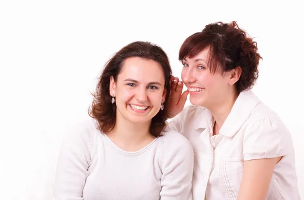 Zwei schöne junge Mädchen lächeln — Stockfoto