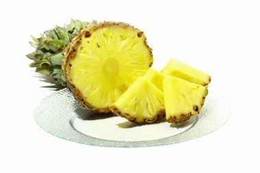 biraz olgun ananas parçaları