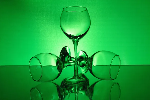 三个酒杯与绿色光 — 图库照片