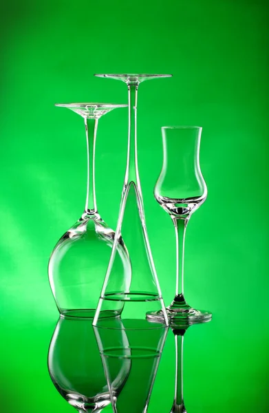 Három wineglasses, egy zöld fény — Stock Fotó