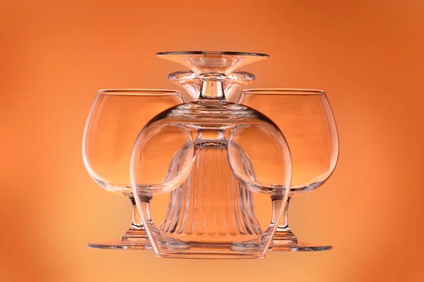 Üç kadehlerin ve cam vazo — Stok fotoğraf