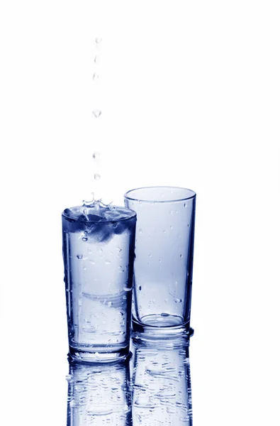 방울과 물 2 잔 — 스톡 사진