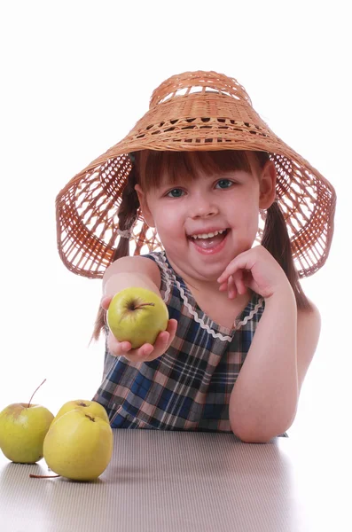 A little girl offers an apple — Stock Photo, Image