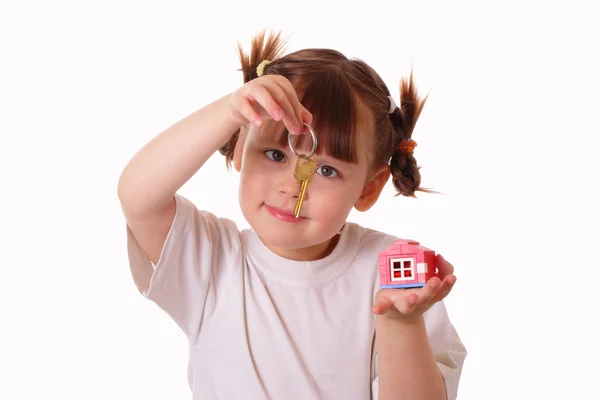 Little girl holds a key in her hand — Stock Photo, Image