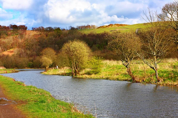 Weer en clyde canal in het voorjaar, Schotland — Stockfoto