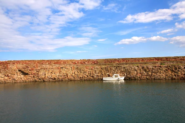 Old, fishing harbour in Dunbar, Scotland, UK — Stock Photo, Image