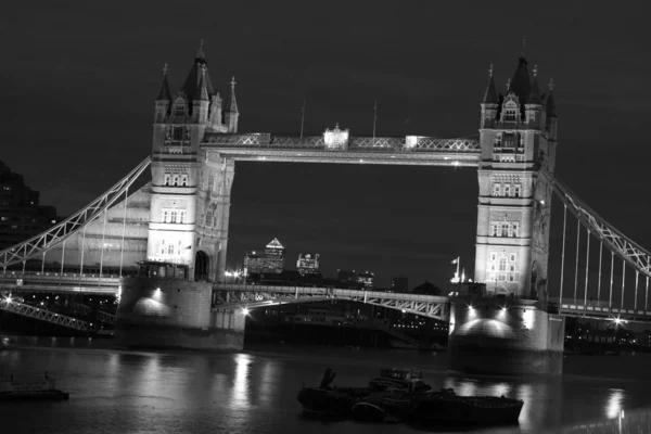 Tower bridge à noite, Londres, Reino Unido — Fotografia de Stock