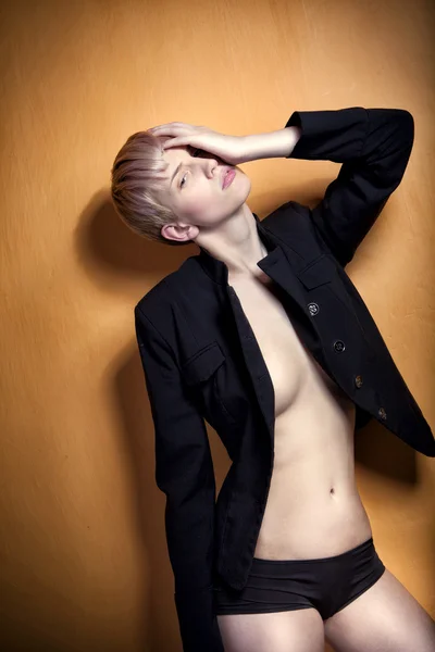 Glamour-Mode-Pose, schöne blonde Mädchen — Stockfoto