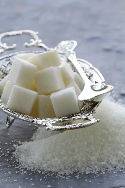 Несколько видов сахара - рафинированный сахар и гранулированный сахар — стоковое фото