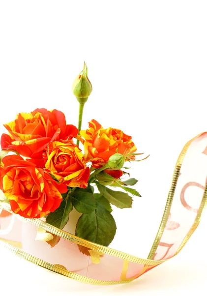 多色のバラの小さいスプレーの花束 — ストック写真