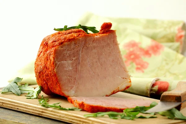 Grande pedaço de carne, presunto saboroso — Fotografia de Stock