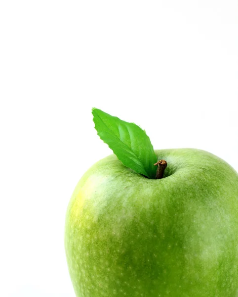 白で隔離された新鮮な緑のリンゴ — ストック写真